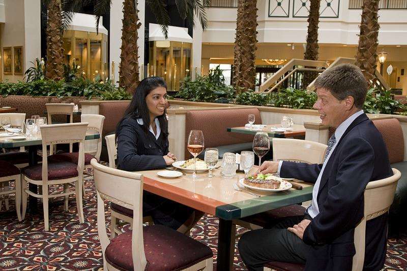 Embassy Suites By Hilton Houston Near The Galleria Étterem fotó